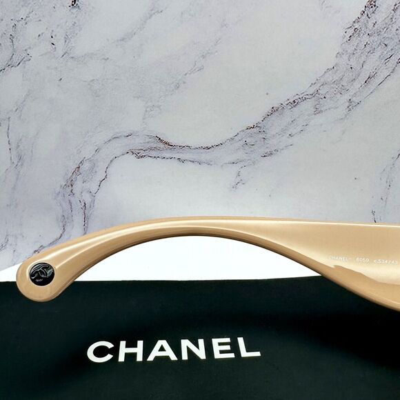 New CHANEL Sunglasses - Picture 13 of 16